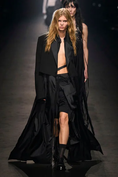Look 25